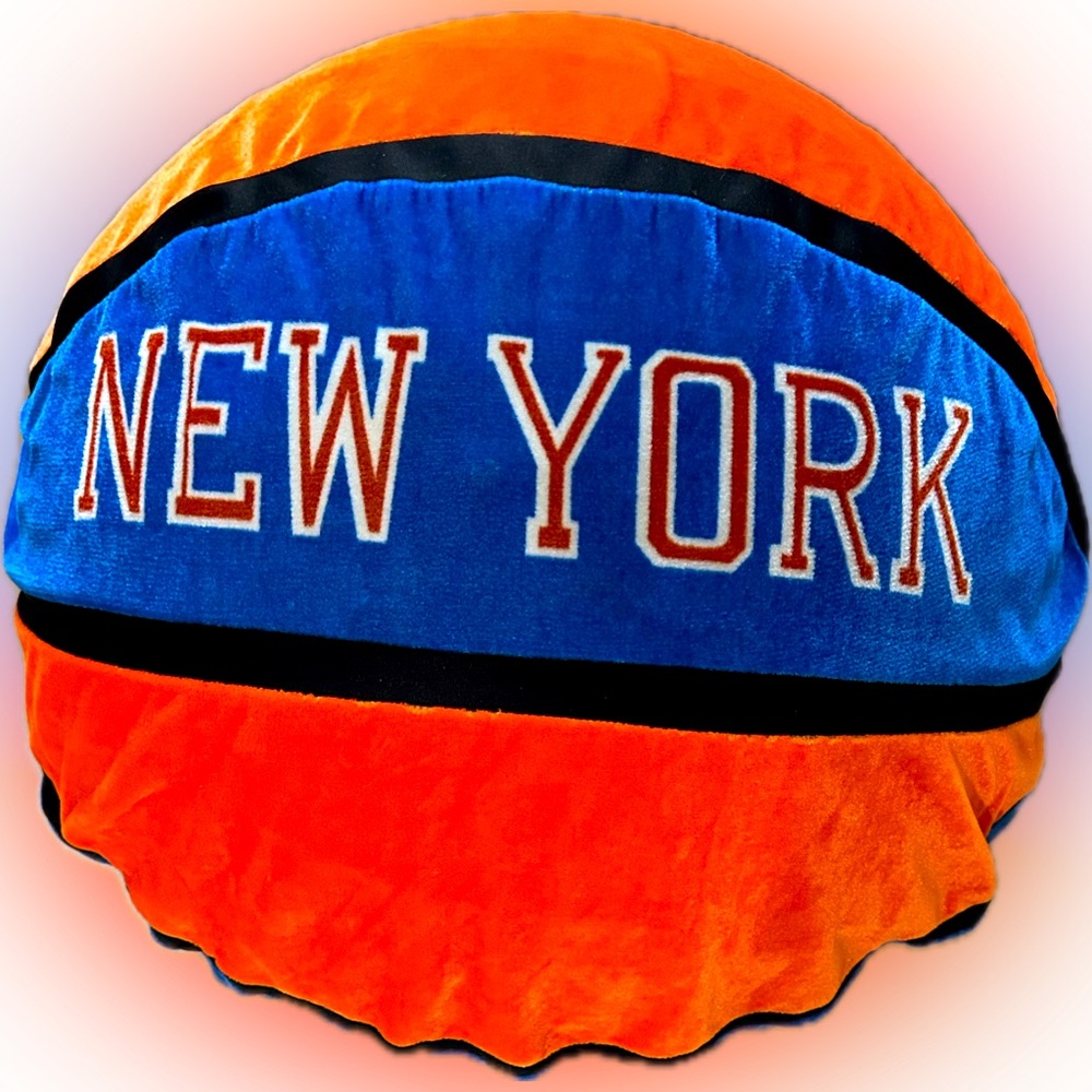 VTG RARE 25” XL NEW YORK KNICKS RUBBER BASKETBALL RODEO FAIR PRIZE ORANGE BLUE